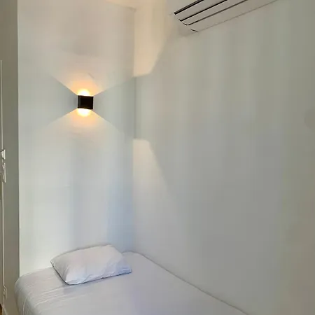 ホテル De Paris - Centre Gare 2*