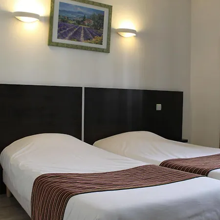 De Paris Hotel 2*